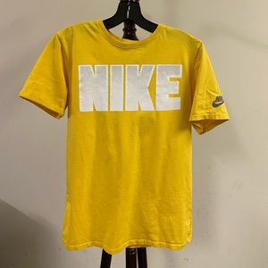 Nike Athletic cut Women’s Medium Yellow t-shirt